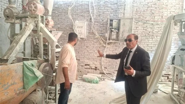 ضبط 2.5 طن دقيق بلدي مدعم قبل تهريبها في مدينه بنها بالقليوبية 1 IMG 3196