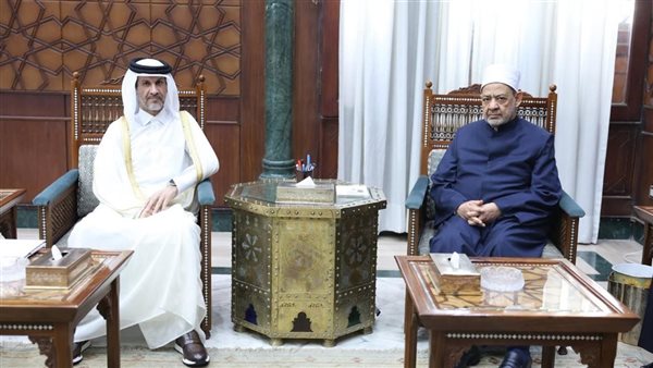 شيخ الأزهر يستقبل السفير القطري لبحث تعزيز التعاون العلمي والدعوي 1 IMG 3403