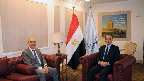 المسلماني يستقبل السفير علاء يوسف قبل توقيع بروتوكول التعاون بين الوطنية للإعلام وهيئة الاستعلامات 1 IMG 3482