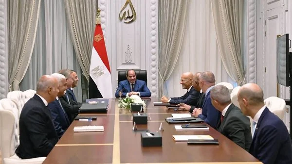 الرئيس السيسي يؤكد أهمية استمرار مسيرة التعاون المُثمرة بين مصر و"إيني" الإيطالية 1 IMG 3776